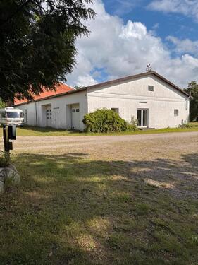 Foto - Stellplatz in Halle für KfZ, Womo, Oldtimer etc.