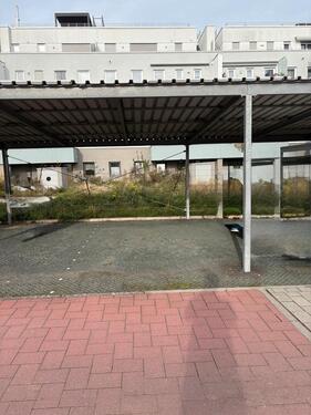 Foto - Überdachter Parkplatz im Freien zu vermieten