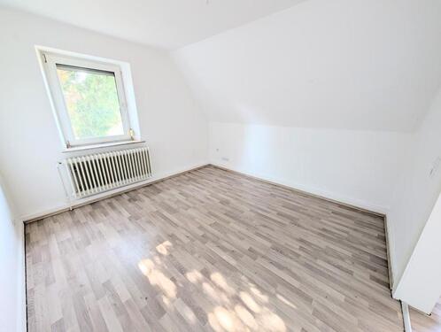 Foto - **Jetzt zugreifen: +Laminat +weiße Wände +Tageslichtbad +großzügig +hell**