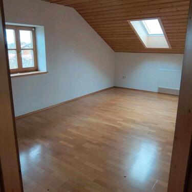Foto - 4-Zimmer-Wohnung zu vermieten - 1.250,00&nbsp;EUR Kaltmiete, ca.&nbsp; 100,00&nbsp;m&sup2;