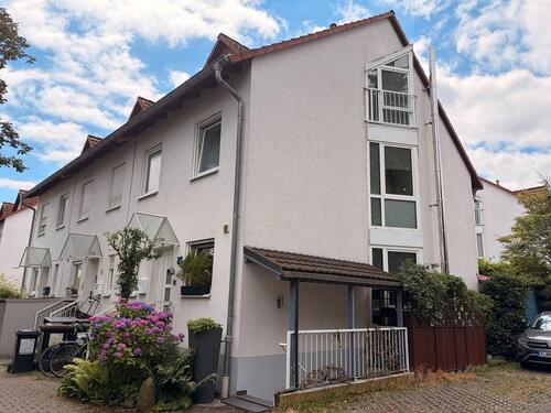 Foto - Frankfurt Nieder-Erlenbach Reihenendhaus mit Einliegerwohnung