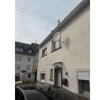 Freistehendes Einfamilienhaus mit Carport und Garten in Ettringen - Andernach