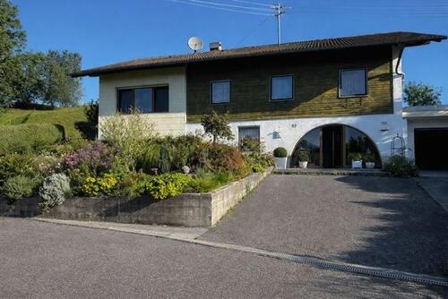Foto - Großzügiges Einfamilienhaus mit großer Garage Werkstatt