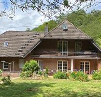 Landhaus mit 1,3 Hektar großen Grundstück - Schuld