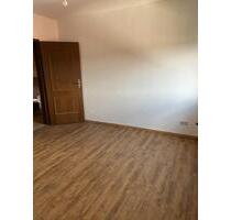 2-Zimmer-DG Wohnung mit großen Balkon - Roßtal