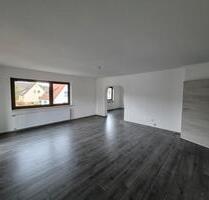 Großzügige 4 ZKB, 125 qm, Garage, Garten, 2 Balkone - Battenberg (Eder)