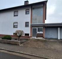 Mehrfamilienhaus mit Garagen und Eigentumsgrundstück - Mehlingen