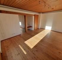 Helle 2 Zi-Wohnung mit Küche, 65m², Stellplatz, renoviert - Bayerisch Gmain