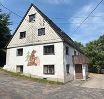 Wohnhaus in ländlicher Lage mit Scheune und Nebengelass - Altenberg