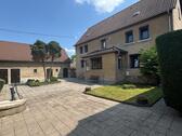Großzügiges Wohnhaus mit Nebengebäuden, Garten und ruhiger Lage - Querfurt