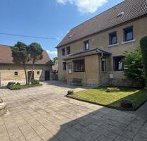 Großzügiges Wohnhaus mit Nebengebäuden, Garten und ruhiger Lage - Querfurt