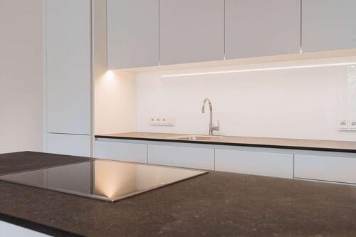 Foto - Schöne und große 2-Zi. Whg. mit hochwertiger Einbauküche & Kochinsel & Loggia!