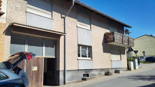 Foto - 2-Familienhaus mit Nebengebäuden von Privat