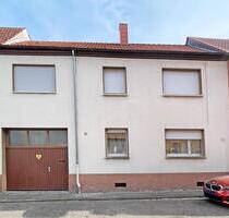 Zweifamilienhaus in Altrip mit Garten und Garage