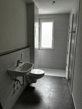 Foto - modern sanierte 2-Raum-Wohnung mit ebenerdiger Dusche
