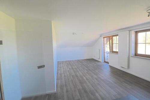 Foto - Schmatzhausen - Wunderschöne frisch sanierte, helle 4 Zimmerwohnung zum (fast) Erstbezug