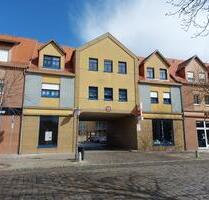 Attraktive 2-Zimmer-Wohnung mit Fußbodenheizung in zentraler Lage - Bernburg (Saale)