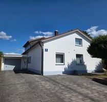 Zweifamilienhaus, Garage, großer Garten - provisionsfrei - Uttenreuth