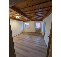 Geräumige 5-Wohnung - 580,00&nbsp;EUR Kaltmiete, ca.&nbsp; 106,00&nbsp;m&sup2; in Eschlkam (PLZ: 93458)