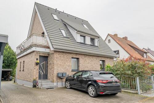 Foto - Moderne 4-Zimmer-Wohnung auf zwei Ebenen mit Balkonen und Stellplatz