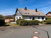 Foto - Einfamilienhaus mit Einliegerwohnung & 2 Garagen