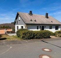 Einfamilienhaus mit Einliegerwohnung & 2 Garagen - Netphen