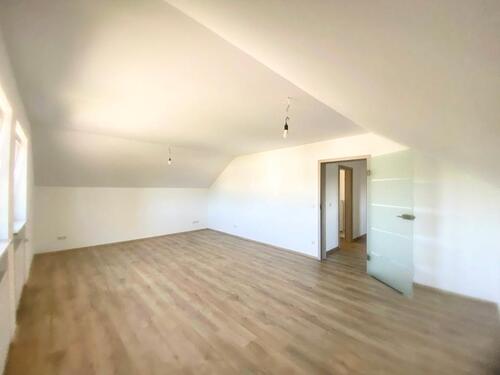 Foto - 4ZKB Dachgeschosswohnung 85m² renoviert + Gartennutzung in Lebach