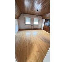 Egelsbach Gemütliche Dachgeschosswohnung mit neuem Badezimmer