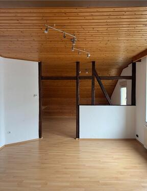 Foto - Zentral leben, ruhig ankommen: Geräumige DG-Wohnung mit Garten