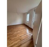 Erstbezug nach Sanierung: helle und charmante 2-Zimmer- Wohnung mit Loggia - Pforzheim Weststadt