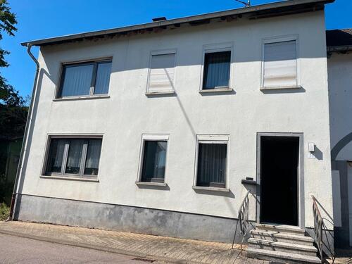Foto - Altes Bauernhaus mit Garage, Scheune und großem Grundstück
