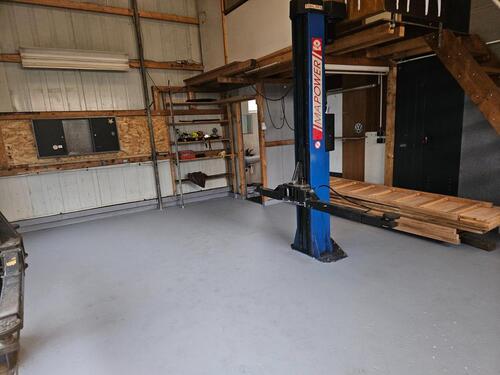 Foto - Zu vermieten ist ein Gewerbe Halle für Kfz Werkstatt