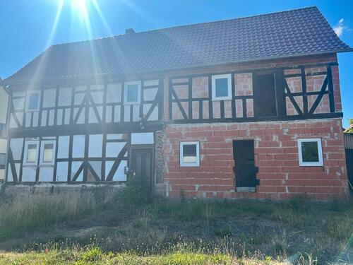 Foto - Sanierungsbedürftiges Mehrfamilienhaus in Germerode