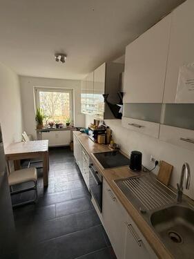 Foto - Helles möbliertes Zimmer für eine Frau ab 01.04.2026 zu vermieten