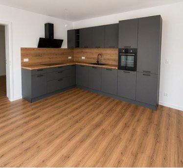 Foto - AB SOFORT! Neubau im OG mit Einbauküche, Balkon und Parkplatz