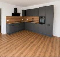 AB SOFORT! Neubau im OG mit Einbauküche, Balkon und Parkplatz - Kreuztal