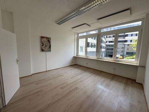 Foto - gepflegte Bürofläche von ca. 89 m² in HofSaale - 1. OG - Aufzug vorhanden - 3 Büroräume, 1 Archivraum, Teeküche - ab 01.04.2025 verfügbar