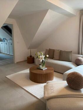 Foto - Helle 3 Zimmer DG-Wohnung mit gehobener Ausstattung in Sossenheim