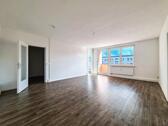Foto - Exklusiver Einzugsbonus*: renovierte 4 Zimmerwohnung mit Balkon und Ausblick