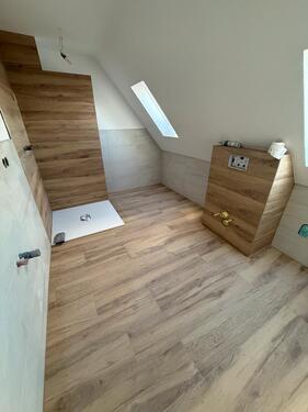 Foto - Renovierte 3- Zimmer-Wohnung mit 2 Balkonen und Garage