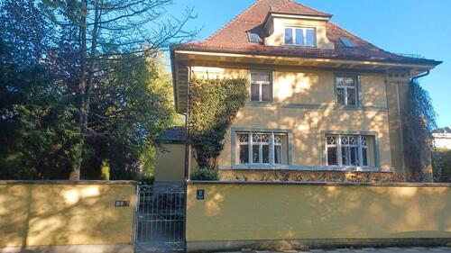 Foto - Exclusive, möblierte 1,5 Zimmer-Whg. mit Einbauschränken und EBK
