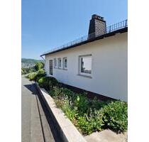 Einfamilienhaus mit unverbauter Weitsicht, beliebte Lage, Garagen - Herborn