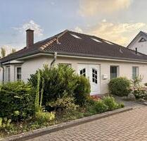 Großzügiger Bungalow mit Südgarten, Garage & ausgebautem DG - Hildesheim Oststadt/Stadtfeld