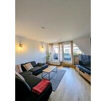 Helle & moderne 3- Zimmer DG-Wohnung mit Balkon und Stellplatz - Elmshorn