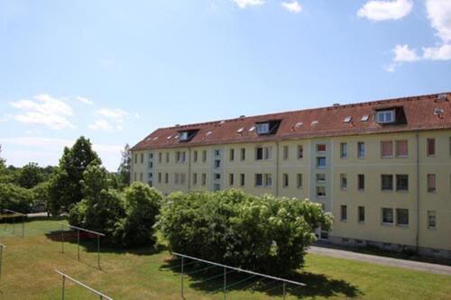 Foto - Gut geschnittene 3-Raum-Wohnung mit Einbauküche in gepflegtem Mehrfamilienhaus