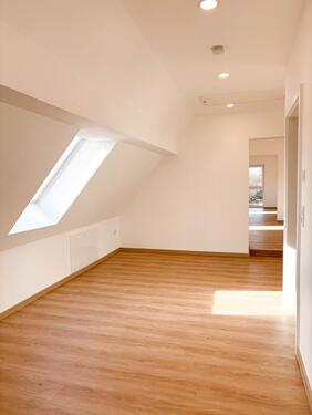 Foto - 2 Zimmer Dachgeschoßwohnung zur Miete in Estenfeld