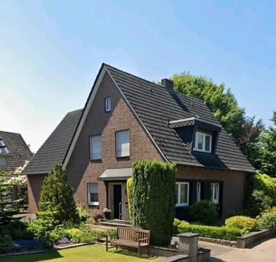 Foto - Einfamilienhaus mit Einliegerwohnung und viel Potential.
