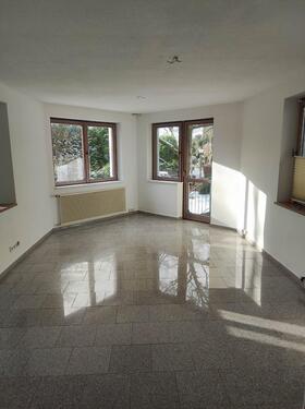 Foto - 4 Zi.-Wohng. in 3 Parteien-Hauskleiner GartenPauschalmiete