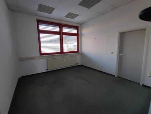 Foto - Einzelbüro mit Garage zu vermietem