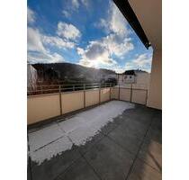 *Neuwertige frisch renovierte 3-ZKB-Wohnung mit EBK Süd-Balkon Fahrstuhl + Tiefgarage* - Gelnhausen